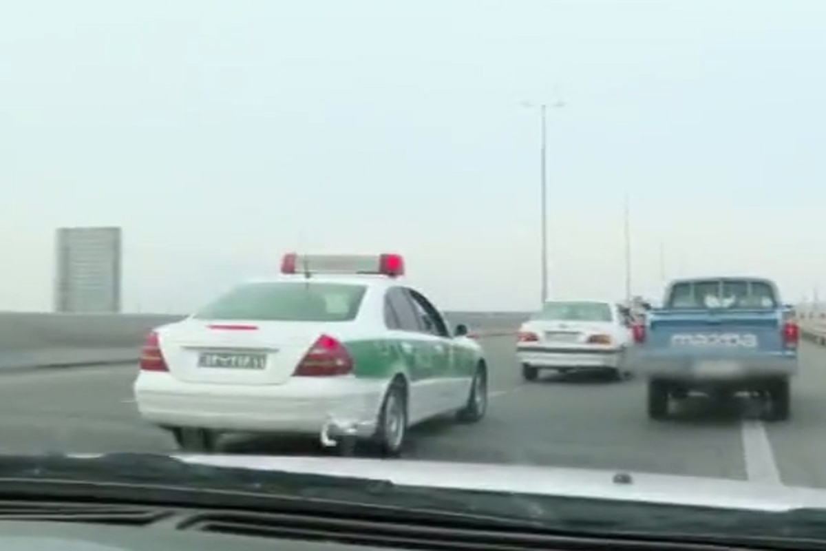 رئیس پلیس مبارزه با مواد مخدر تهران از ­کشف ۱۲۵ کیلو مواد مخدر در تعقیب و گریز پلیس با قاچاقچیان مواد مخدر خبر داد.