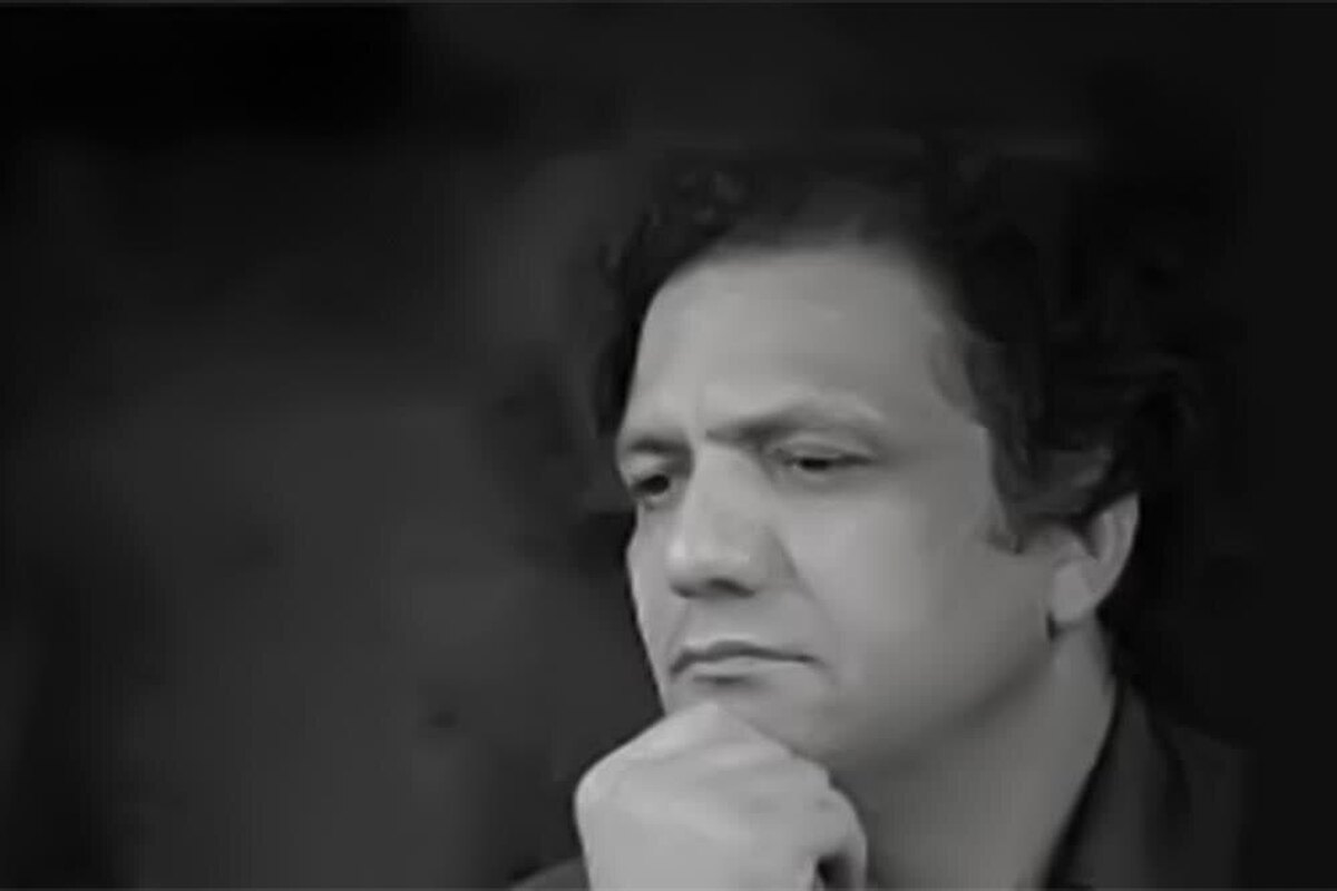 «نگه دار باید پیاده شویم»؛ کتابی است از علیرضا حسنی آبیز، شاعری از جنوبِ خراسان. از بیرجند و بوطیقا یا جمال شناسی شعرش، در زمره سپیدنویسان خراسان است.