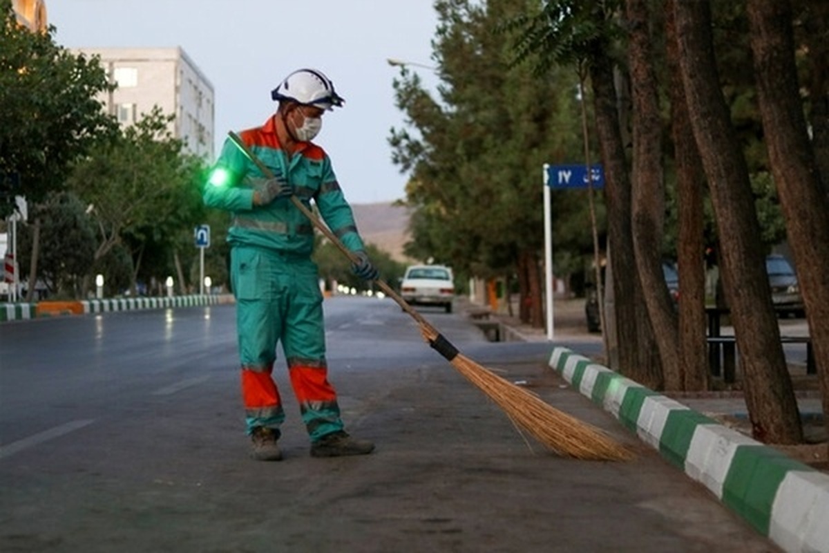 پاسخ مسئولان شهری به سوال شهروندی در مورد پوشش پاکبانان ناحیه یک منطقه ۳ مشهد.