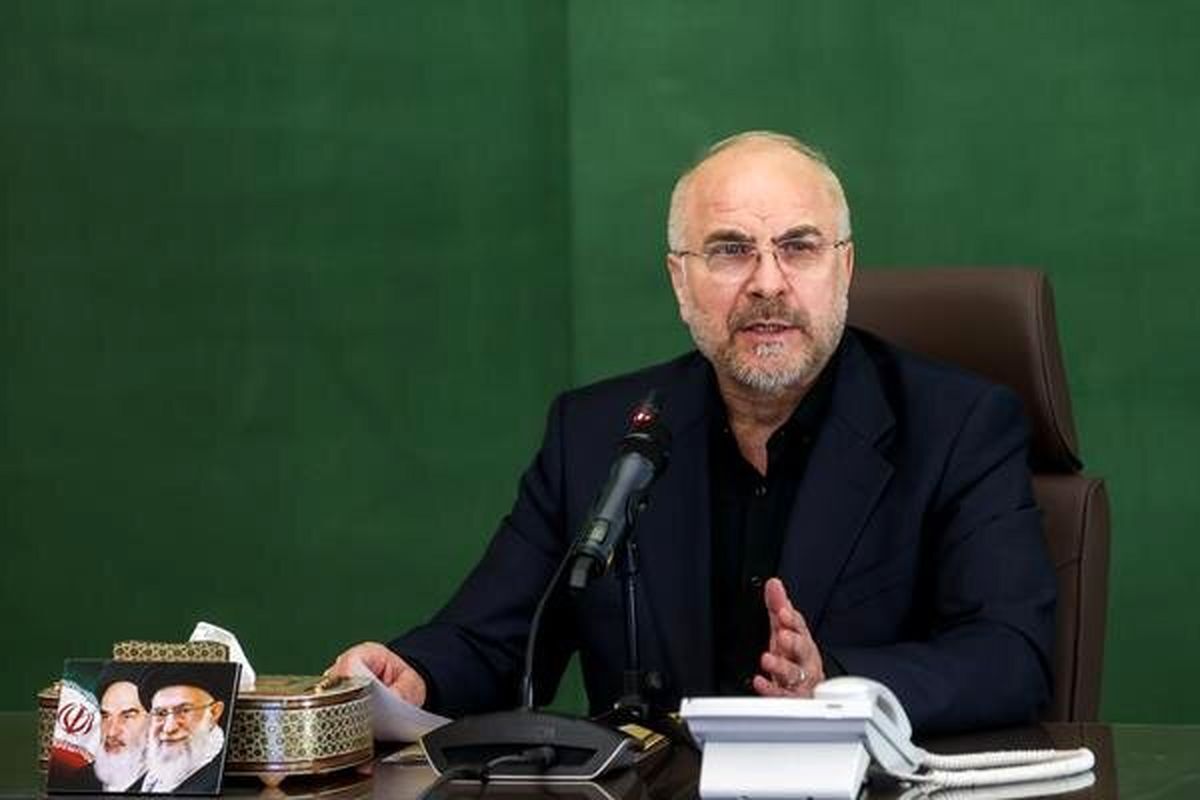 محمد باقر قالیباف شامگاه پنجشنبه در آیین یادواره ۴۳۷ شهید والامقام بندرانزلی در مصلی این شهرستان گفت : بهتر است دولتهای اروپایی خود را از سلطه پنهان استکبار جهانی آمریکا و اسرائیل خلاص کنند و در منطقه با شیوه کاملا عاقلانه تصمیم بگیرند در غیر اینصورت هزینه آن را تمام و کمال پرداخت خواهند کرد.