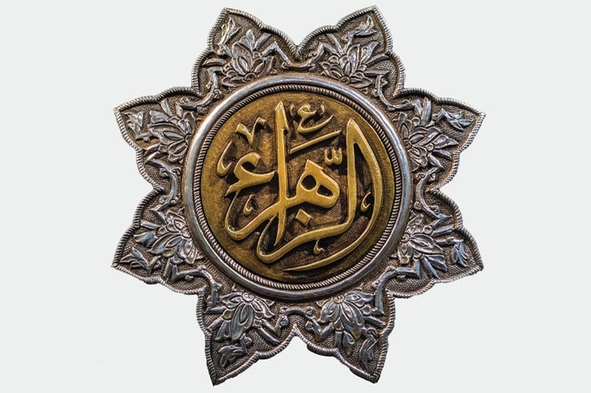 مورخان سده نخست رویکردی متفاوت در نقل اتفاقات بعد از رحلت پیامبر (ص) داشتند به گونه‌ای که برخی عامدانه به دنبال آن بودند از نقل اعتراض‌هایی که به نهاد قدرت حاکم شد پرهیز کنند.