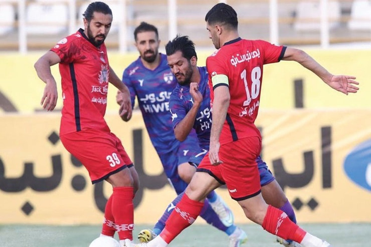 لیگ برتر فوتبال ایران از امروز وارد هفته سیزدهم می‌شود.