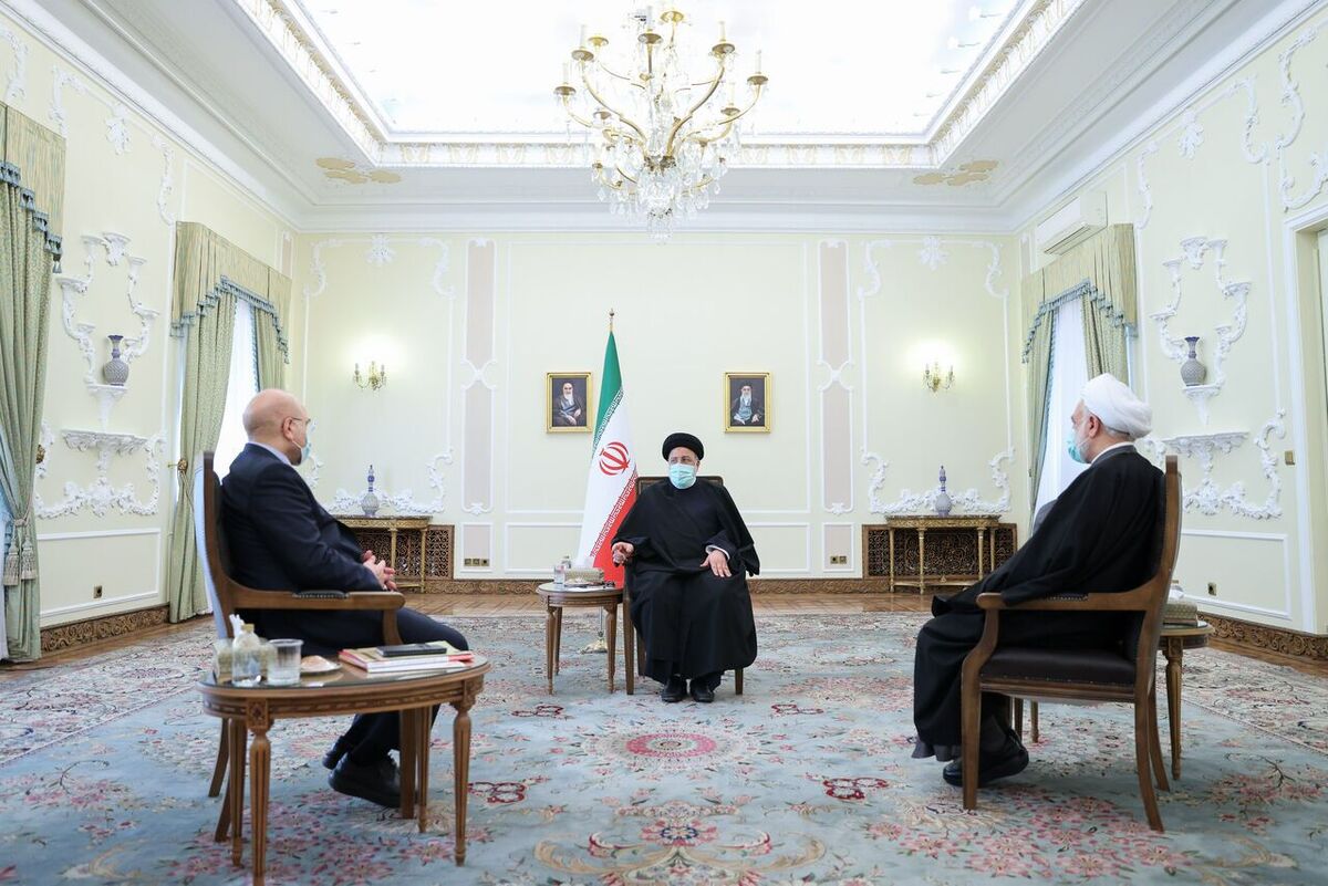 سران قوا با مسئولیت آفرین خواندن حضور مردم در صحنه برای مسئولان، بر تسریع در ایجاد شبکه ملی ارتباطات و تسهیل دسترسی آحاد مردم به شبکه‌های ارتباطی تاکید کردند.