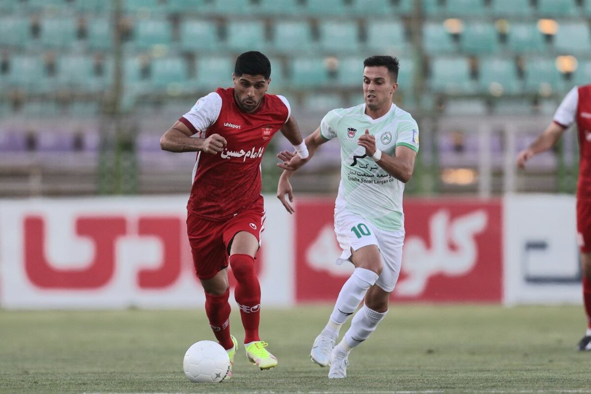 پرسپولیس موفق شد ذوب‌آهن را در نخستین هفته از دور برگشت لیگ برتر شکست دهد.