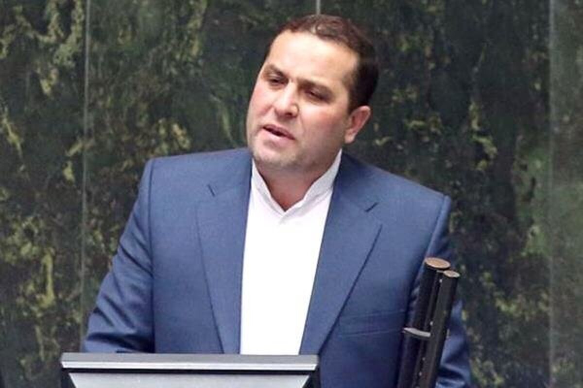 عضو کمیسیون اقتصادی مجلس با تأکید بر اینکه کفایت برخی از مسئولان اقتصادی مبرهن و مشخص است، گفت: تیم اقتصادی دولت فاقد فرماندهی مشخص بوده و همین مسئله باعث برهم‌خوردن بازار ارز شده است.