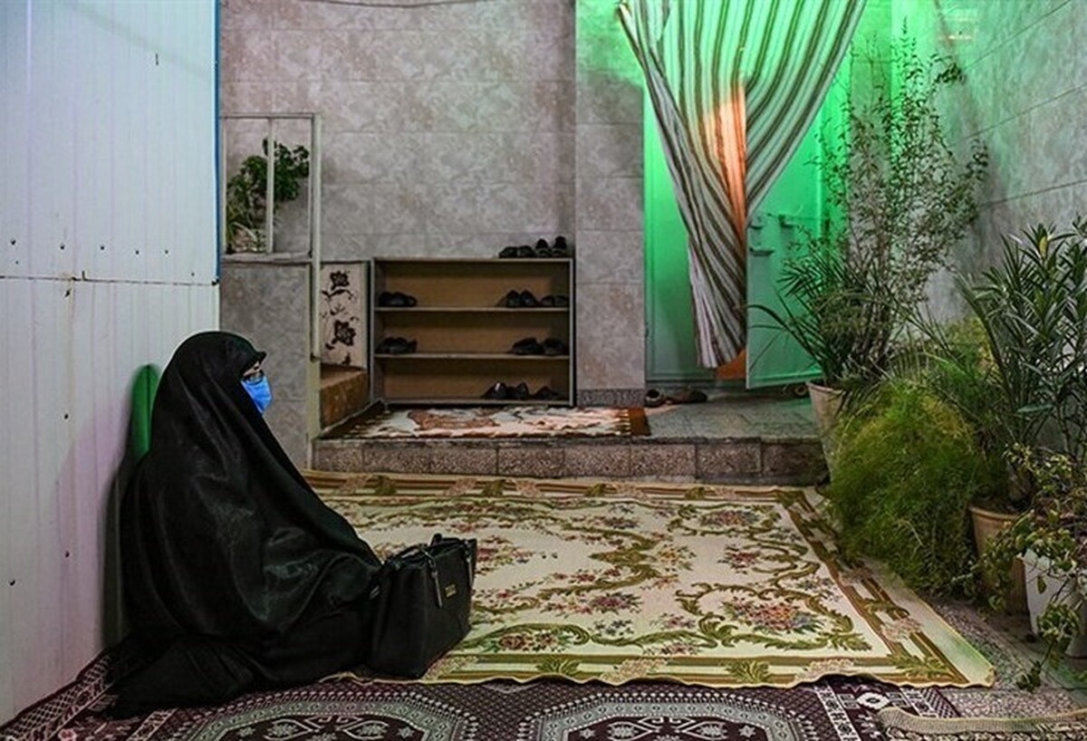 اسمش روضه خانگی است، اما حقیقتش ماجرای دیگری هم دارد. به جز عشق و ارادتی که تنها دلیل این مداومت و پیوستگی سالیان طولانیِ برگزاری عزاداری دهه فاطمیه شده بهانه خوبی است برای کار‌های خیر.