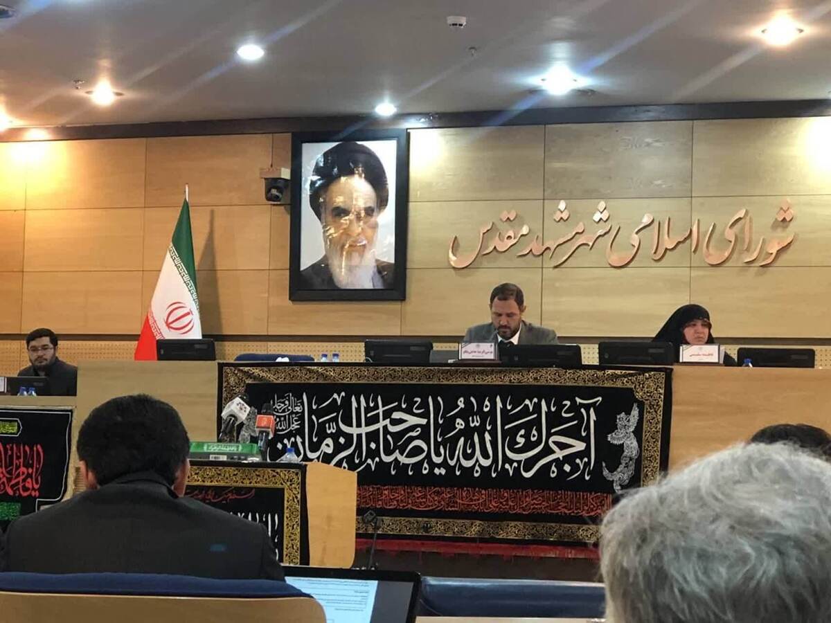 شصت‌وسومین جلسه علنی شورای شهر مشهد امروز ۵ دیماه در حالی برگزار شد که حسن موحدیان رئیس شورا حضور نداشت و موسی الرضا حاجی بگلو نائب رئیس این شورا میزبان جلسه بود.