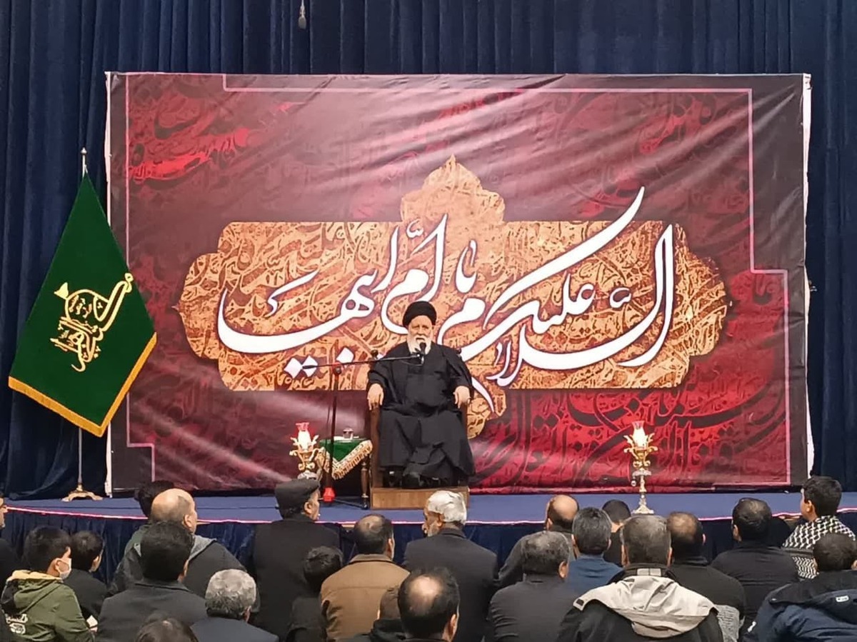 نماینده ولی‌فقیه در استان خراسان رضوی گفت: نمی‌شود که دست بر سینه گذاشت و ندای صلی‌الله علیک یا فاطمه الزهرا(س) سر داد اما در برابر کشف حجاب برخی افراد، ساکت ایستاد. عشق و محبت به وجود اقدس اهل‌بیت(ع) باید در مقام یک الگو برای مقاومت در مسیر حق زمینه بروز و ظهور پیدا کند و این مهم در زمانه کنونی به‌صورت مقاومت در برابر اصوات شوم عده‌ای مزدور و دشمن خدا و امام زمان(عج) واقعیت پیدا می‌کند.