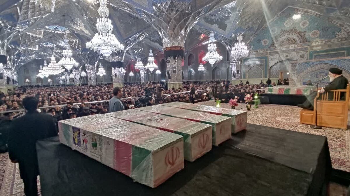 همزمان با سالروز شهادت حضرت زهرا (س) و اجتماع عظیم فاطمیون، مراسم وداع با پیکر مطهر شهدای گمنام دفاع مقدس در مشهد تشییع شد.