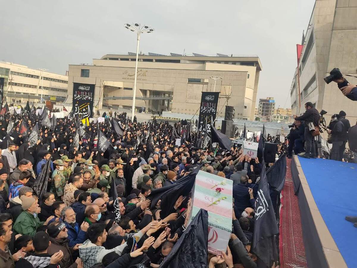 همزمان با سالروز شهادت حضرت زهرا (س) مراسم تشییع پیکر ۱۲ شهید گمنام دفاع مقدس برگزار شد.