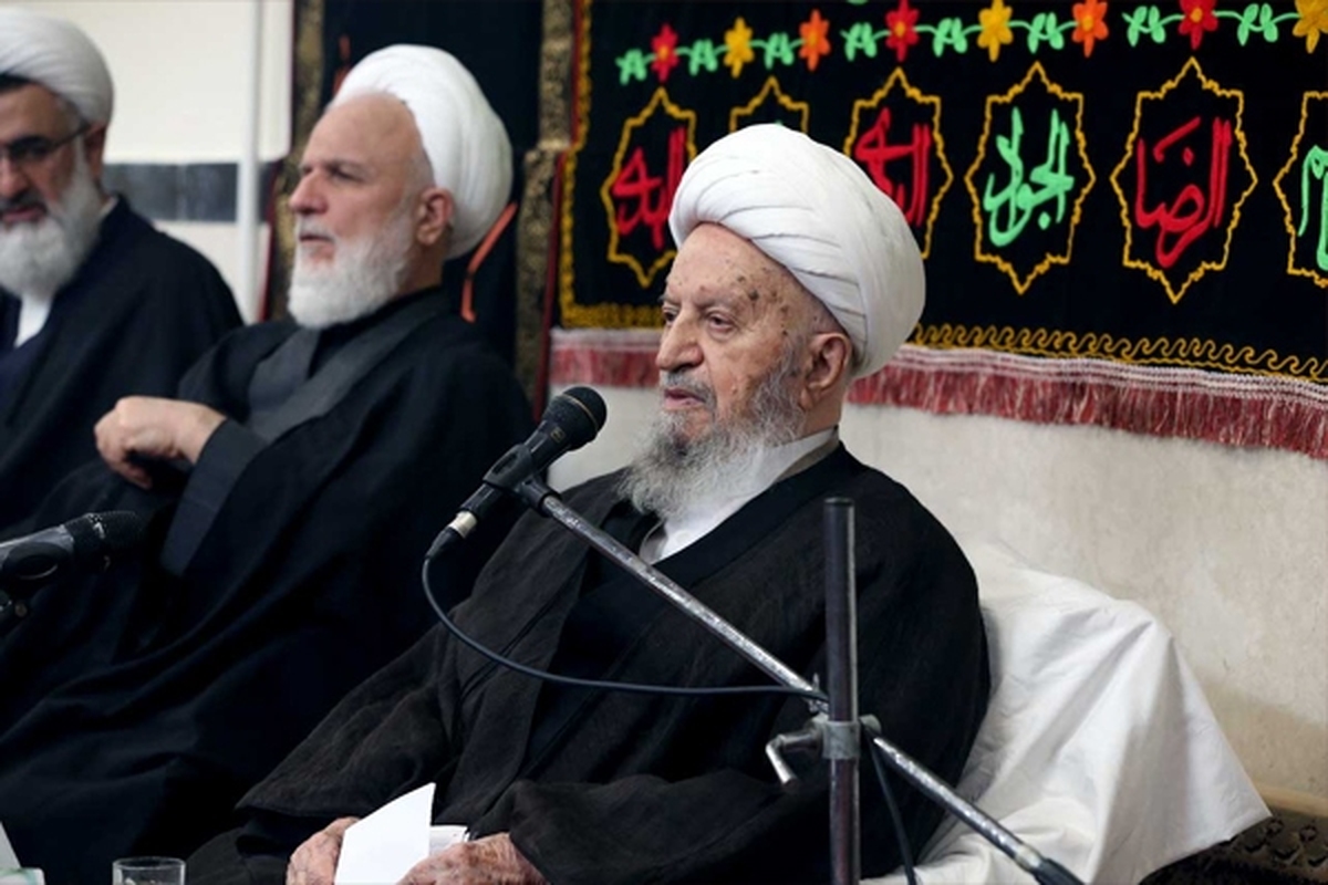 آیت‌ الله العظمی مکارم شیرازی گفتند: امروز جامعۀ ما دچار گرفتاریها و مشکلات فراوانی از جمله مشکل اقتصادی و فرهنگی است. در مسائل اقتصادی گرفتار اموری هستیم که تبدیل به معما شده است. وقتی می شنویم که مثلا دلار فلان مقدار شده، هیچ عکس العملی از مسئولین نمی بینیم و حتی ابراز هم نمی کنند که ما وضعیت را درست می کنیم و نمی گذاریم به این صورت باقی بماند و به سادگی از کنار قضایا عبور می کنند.
