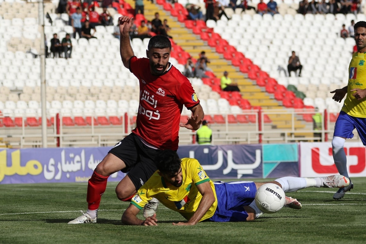 مهاجم استقلالی تراکتور به دنبال حضور در پرسپولیس است.