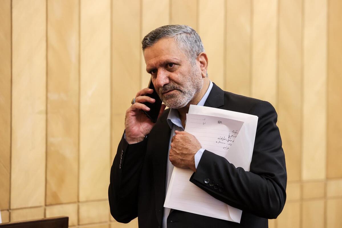 وزیر تعاون، کار و رفاه اجتماعی درباره حداقل حقوق و دستمزد کارگران گفت: بناست در مورد این موضوع در جلسه بعدی شورای کار تصمیم‌گیری شود.