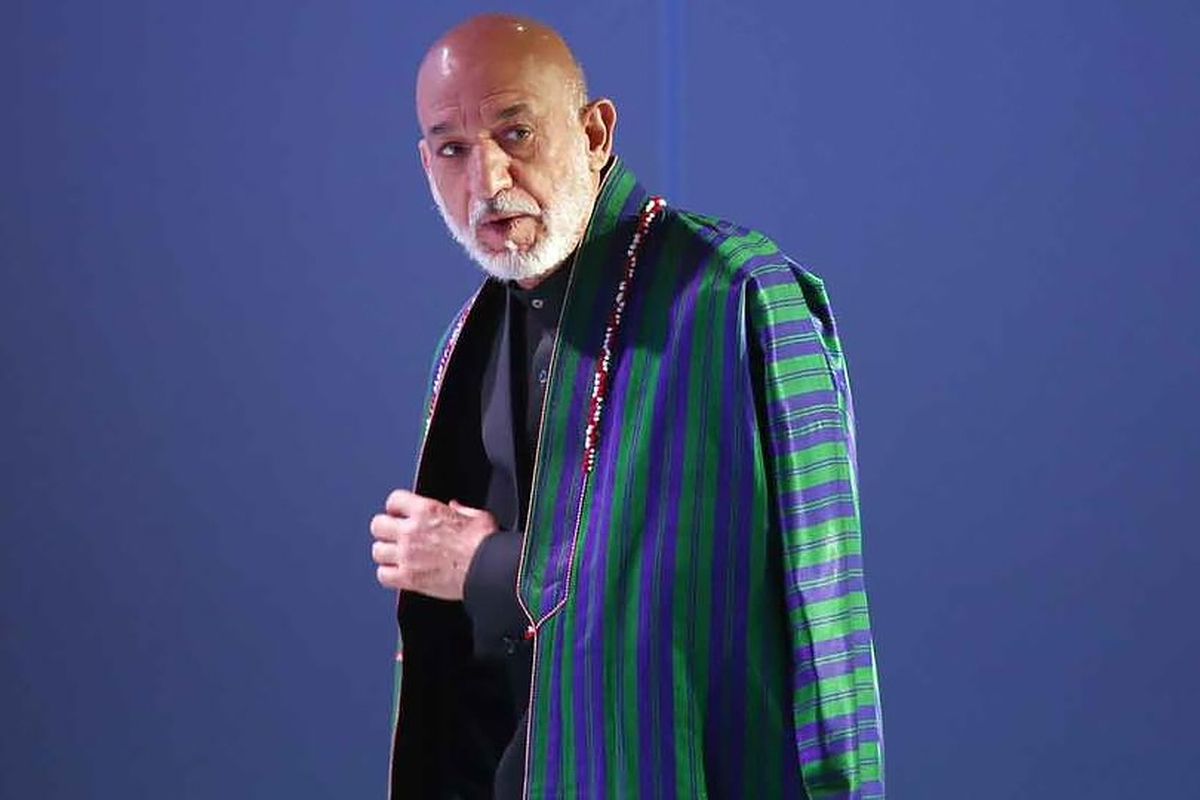 حامد کرزی ، رییس جمهور پیشین افغانستان گفته است که فرار اشرف غنی از کشور دلیل سقوط افغانستان به دست طالبان در پانزده اگست سال ۲۰۲۱ بوده است.