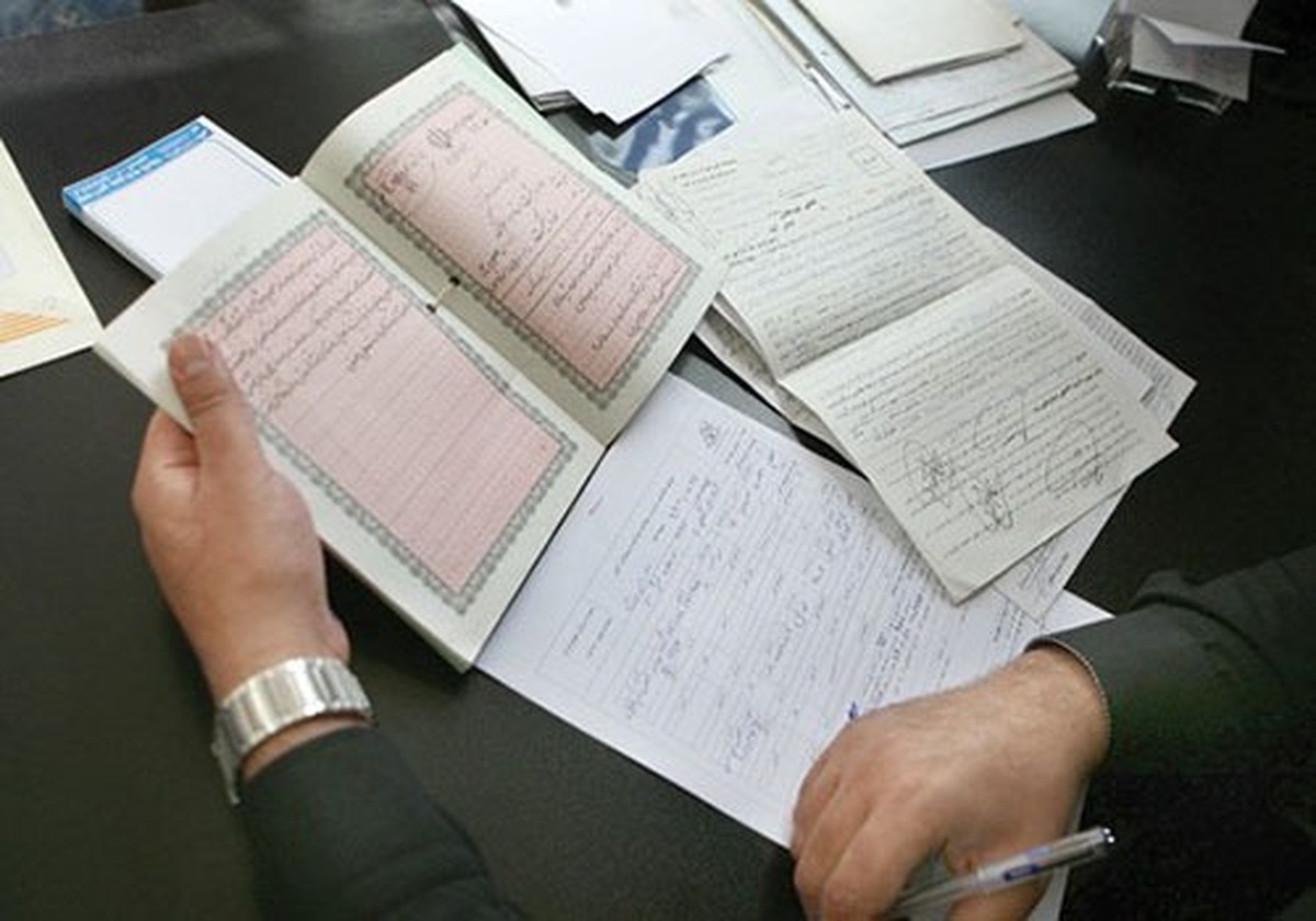 اسناد مالکیت ۷۵ هکتار زمین متعلق به کمیته امداد در چناران، روز چهارشنبه طی مراسمی به حدود چهار هزار خانوار ساکن در این شهرستان خراسان رضوی واگذار شد.