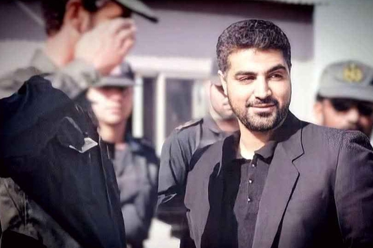 فیلم منتشر نشده از اشک‌ها و نگرانی‌های حاج قاسم در روز تودیع از فرماندهی سپاه کرمان و معرفی به عنوان فرمانده نیروی قدس سپاه پاسداران انقلاب اسلامی در سال ۱۳۷۶ را ببینید.