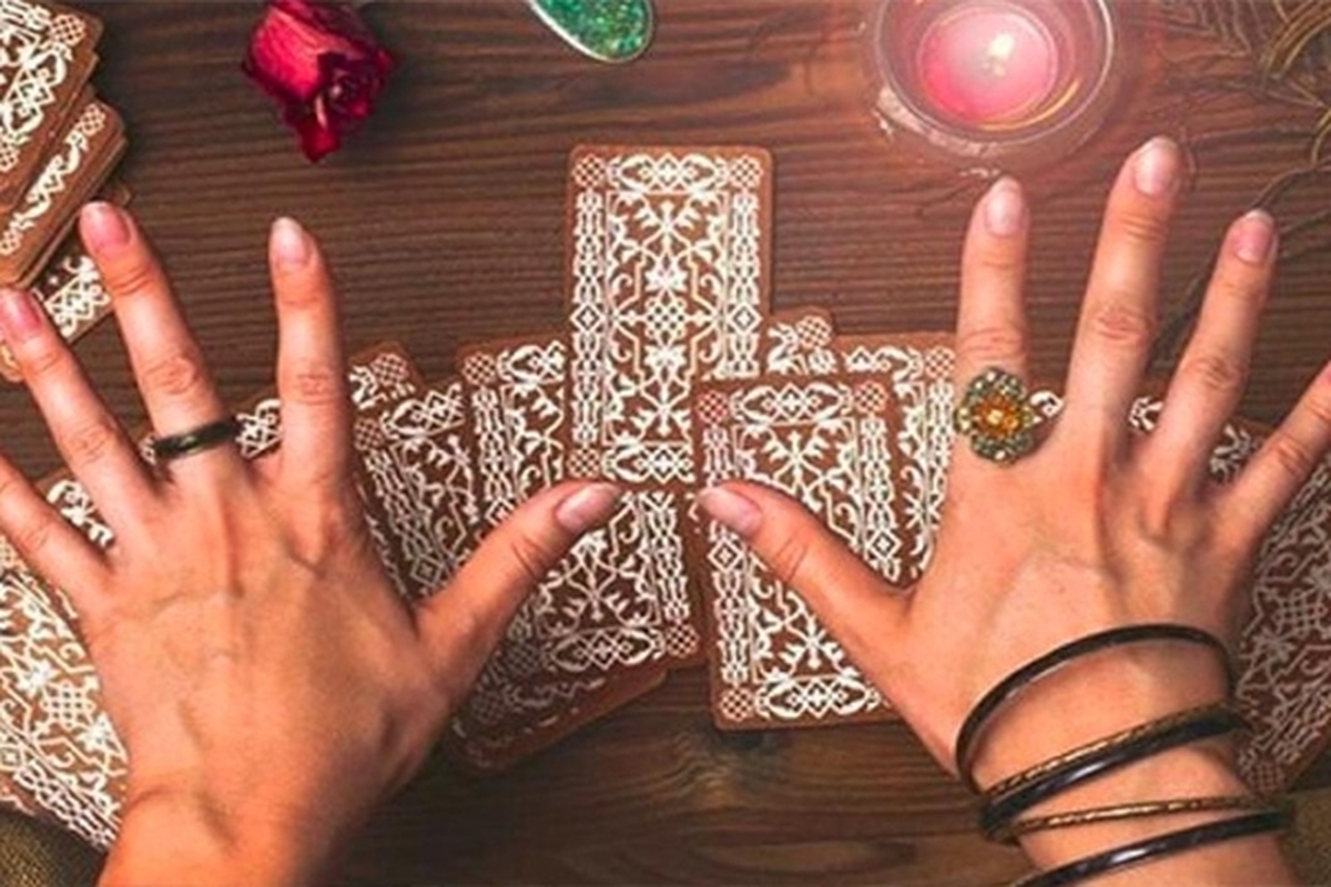 رییس پلیس فتای استان البرز از دستگیری رمالی خبر داد که با فریب و دروغگویی، ۱۷ میلیارد تومان کلاهبرداری کرده است.