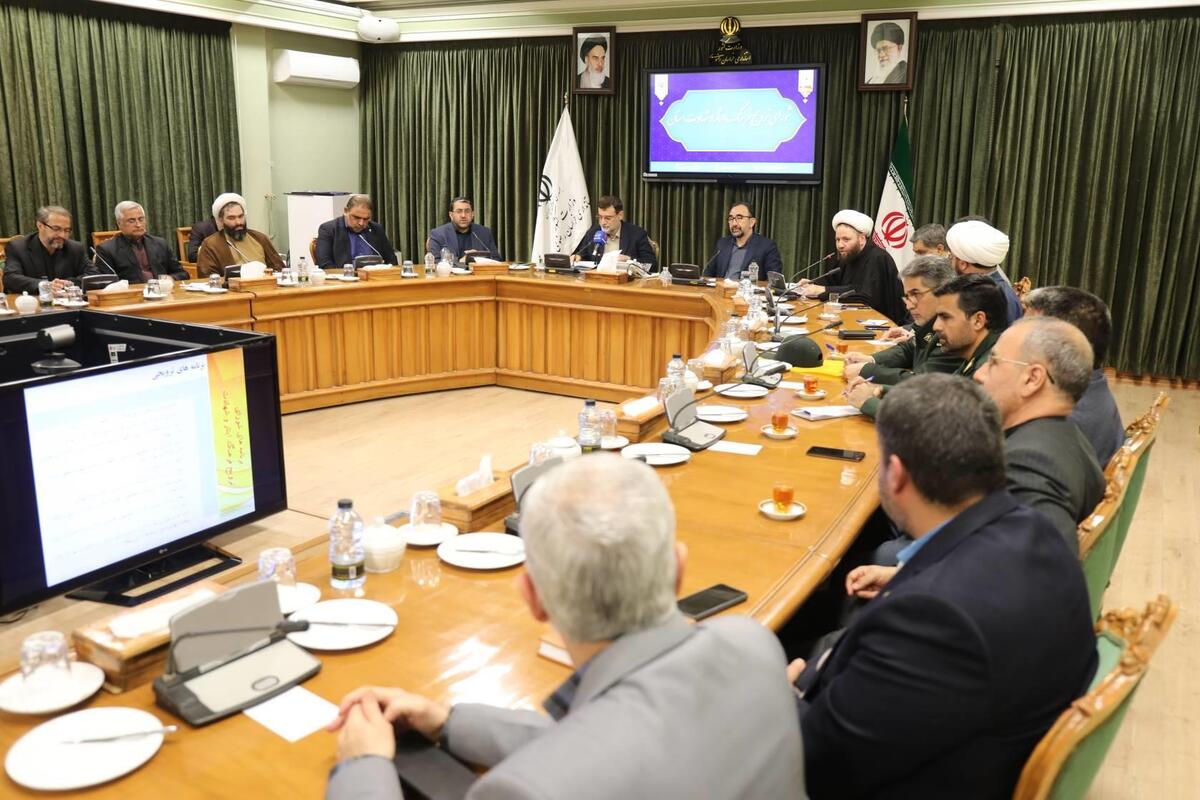 معاون رئیس‌جمهور و رئیس سازمان بنیاد شهید و امور ایثارگران گفت: برخی از مراکز خدماتی از جمله داروخانه‌ها و مراکز بهداشتی در ارائه خدمت به خانواده ایثارگران به واسطه تاخیر در تسویه بیمه، تعلل می‌کنند و باید با این مراکز به صورت انقلابی برخورد شود.