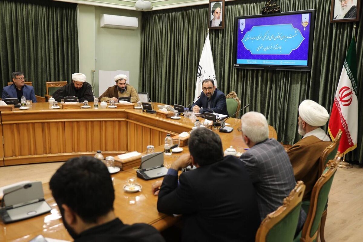 استاندار خراسان رضوی گفت: با توجه به این که هم اکنون بیشتر، مباحث اقتصادی و معیشتی در جامعه ما جریان دارد و تلاش ما برای رفع آنهاست و لازم است به آن بیشتر توجه شود، ولی این به معنای نادیده گرفتن فرهنگ نیست و غفلت از آن نیز جایز نخواهد بود.