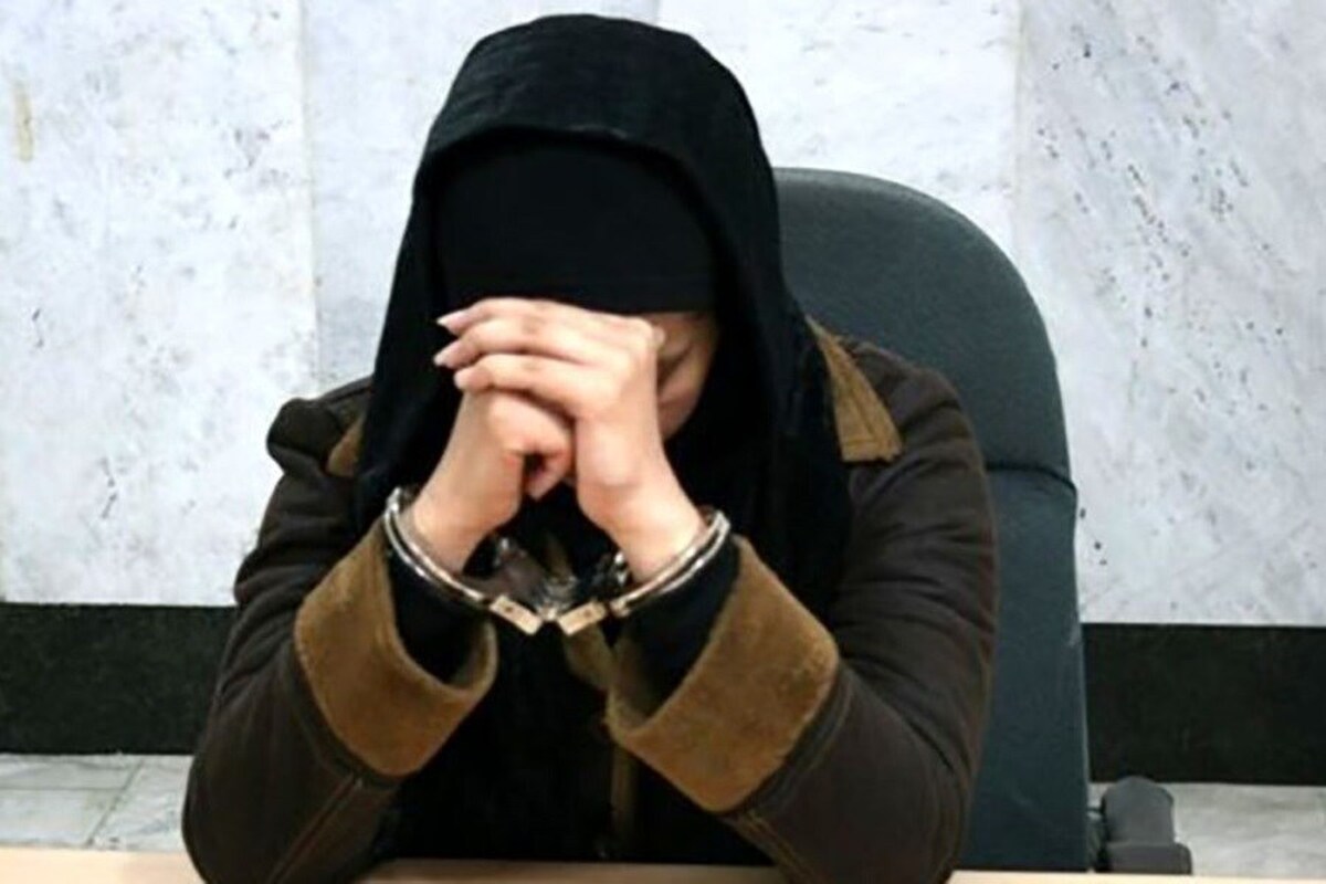 زن سالخورده وقتی به زنی که برای نگهداری از او استخدام شده بود، شک کرد، رفتارهایش را زیر نظر گرفت تا اینکه فهمید او قصد دارد با بیهوش کردن او اموالش را سرقت کند. در این شرایط بود که نقش بازی کرد تا بتواند دست زن سارق را رو کند.