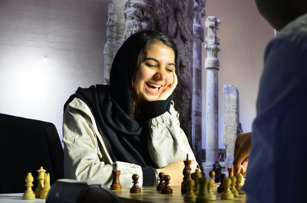 سارا خادم‌الشریعه، نفر اول شطرنج زنان ایران بدون حجاب در مسابقات قهرمانی جهان قزاقستان شرکت کرد و این اقدام او با واکنش‌های زیادی در ایران همراه بود.