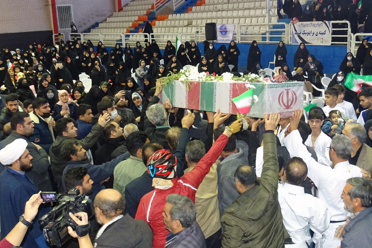 پیکر مطهر ۲ شهید گمنام امروز، پنجشنبه بعد از نماز ظهر و عصر با حضور جمعی از ورزشکاران شهر مشهد در محل شهید بهشتی تشییع شد.