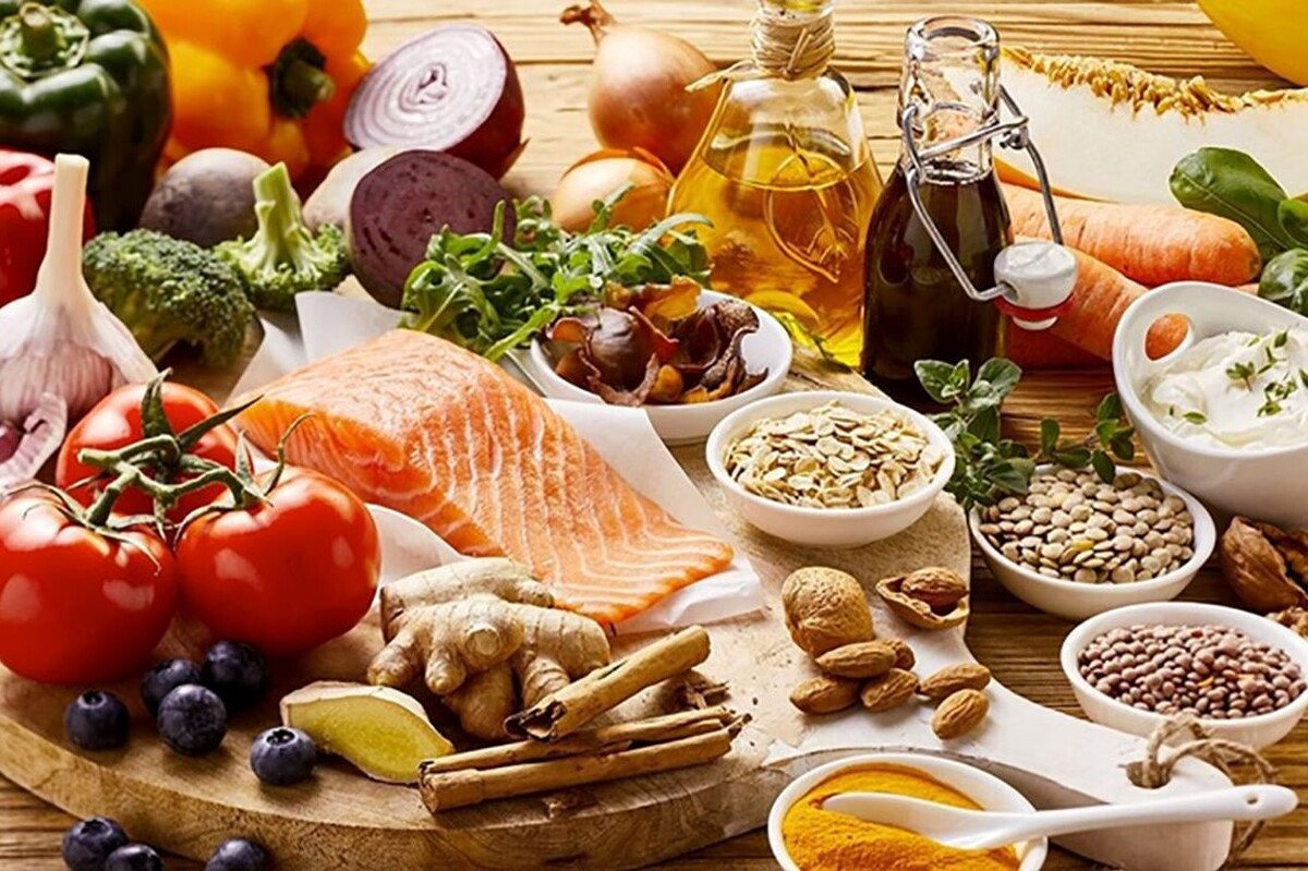 تغذیه سالم یکی از نکات ضروری برای داشتن زندگی سالم و بانشاط در دوران سالمندی است و باید در این دوران به توصیه‌های مهم جهت برخورداری از تغذیه مناسب توجه کرد.