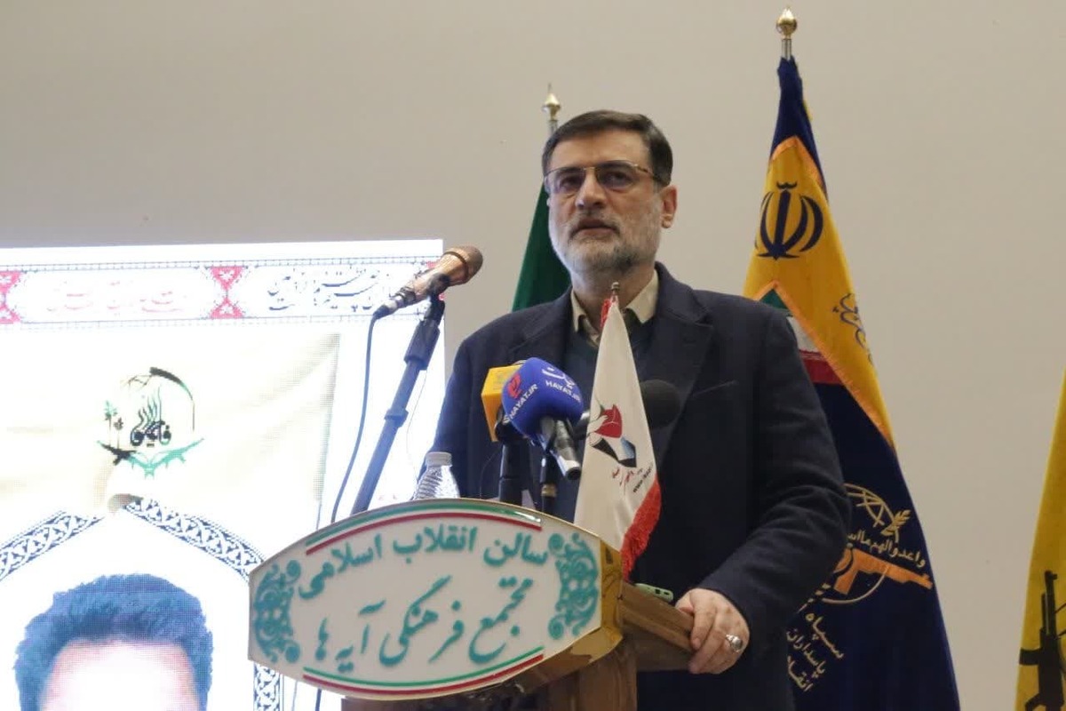 رئیس بنیاد شهید و امور ایثارگران گفت: مدافعان حرم یک الگوی جدید از زندگی را به مردم نشان دادند، کسانی که بارشان بر دوششان بسته شده، بدون توجه به سختی‌های زندگی در مسیر دفاع از ولایت در جهاد هستند.