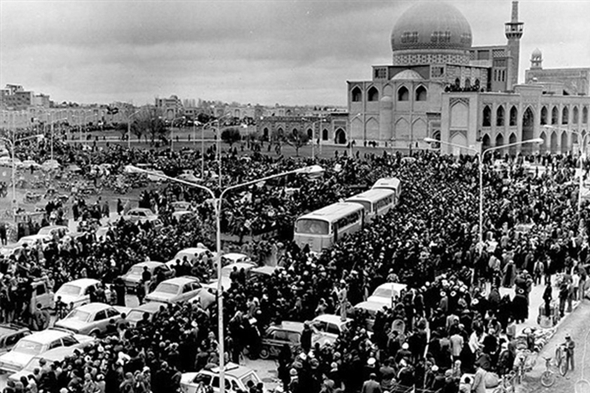 نهم و دهم دی‌ماه ۱۳۵۷ دو روز خاص در تاریخ مبارزاتی مردم مشهد است. دو روزی که مردم در مبارزه با رژیم ستم‌شاهی حماسه آفریدند و شهدای بسیاری را تقدیم انقلاب اسلامی کردند.