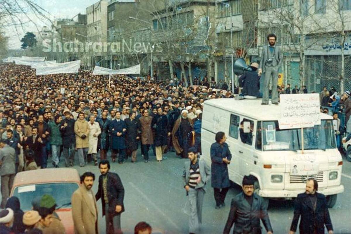 یادواره شهدای حماسه ۱۰ دی سال ۱۳۵۷ مشهد مقدس و سومین سالگرد شهادت حاج قاسم سلیمانی با حضور حجت‌الاسلام نصرالله پژمان‌فر نماینده مردم مشهد در مجلس شورای اسلامی، حجت‌الاسلام حسن منصوریان عضو شورای اسلامی شهر مشهد، خانواده معظم شهدا و جمعی از اهالی شهرک شهید رجایی در گلزار شهدای انقلاب اسلامی محله پورسینا برگزار شد.