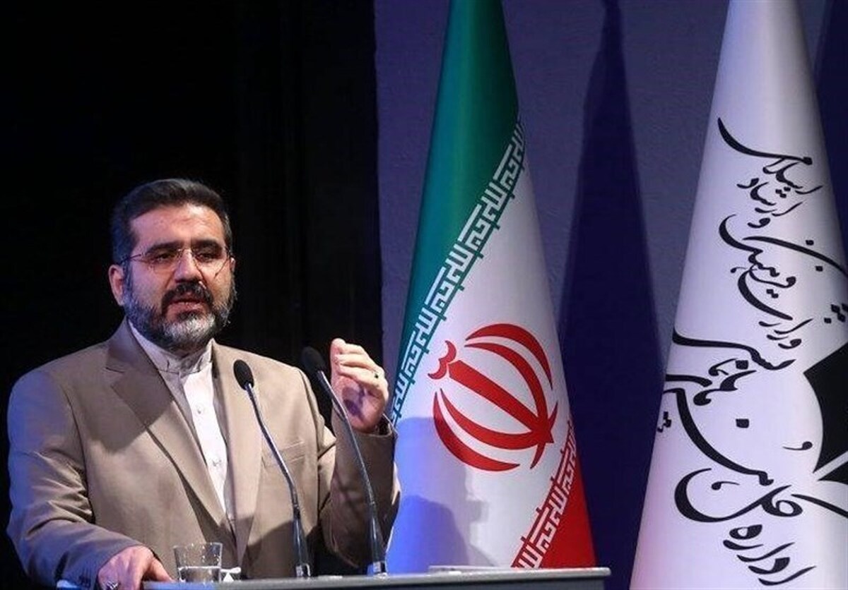 محمدمهدی اسماعیلی وزیر فرهنگ و ارشاد اسلامی: حضور چشمگیر هنرمندان باورمند به ذات تئاتر در این جشنواره از کشورهای مختلف مغتنم است.