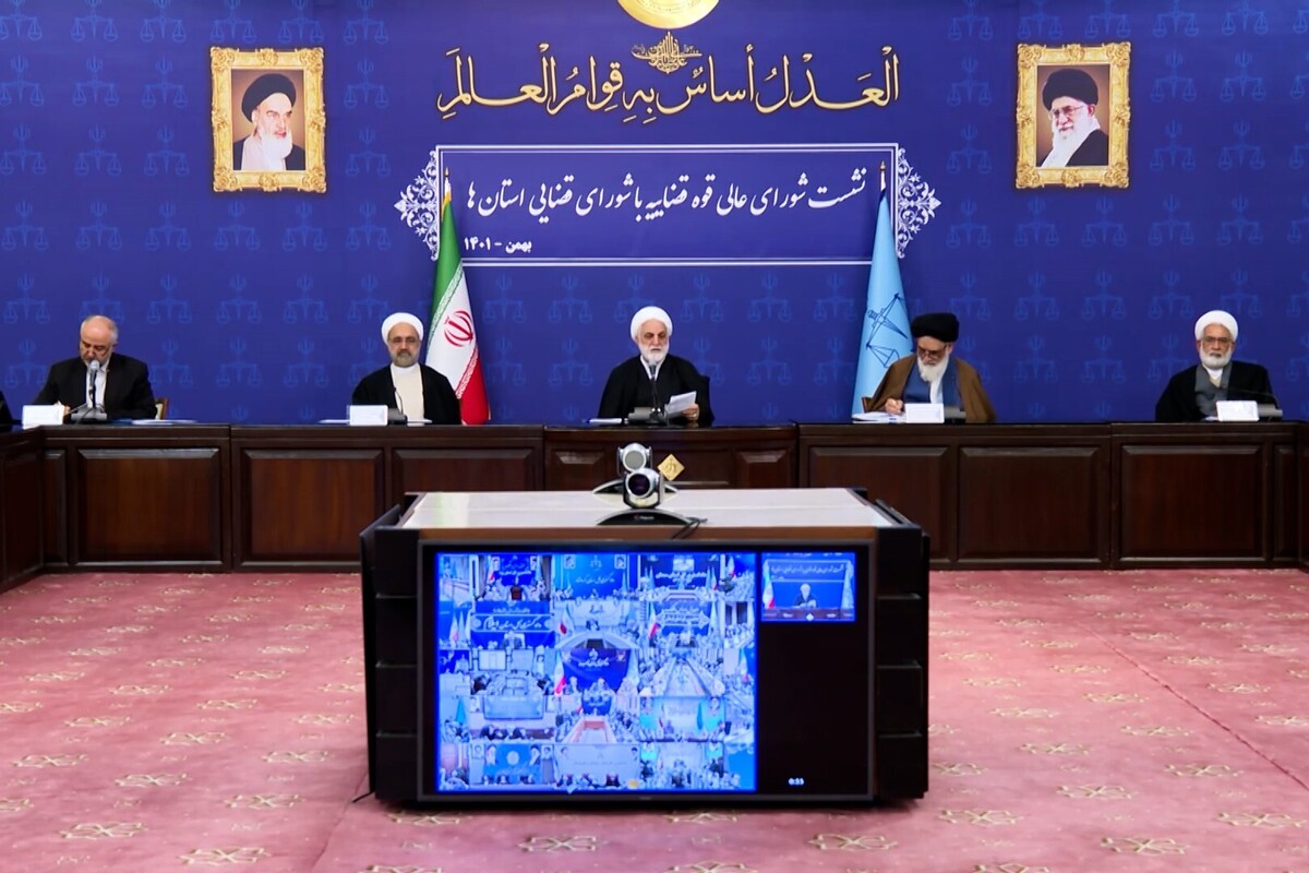 رئیس قوه قضائیه بر اهمیت متناسب‌بودن قرار‌های صادره برای متهمین تاکید کرد و گفت: بعضاً مشاهده شده فردی شرایط بازداشت موقت را ندارد، اما برای او یک وثیقه سنگین صادر شده تا در بازداشت بماند یا اینکه به نحوی برای او وثیقه صادر شده که تأمین آن، زمان‌بر بوده؛ این موارد ممکن است مسئولیت شرعی و قانونی داشته باشد