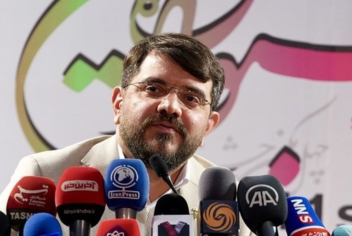 امروز دوشنبه ده بهمن ماه جلسه نشست مجتبی امینی دبیر چهل و یکمین جشنواره فجر با اصحاب رسانه در سالن ۱۲ پردیس سینمایی ملت با حضور جمع کثیری از خبرنگاران برگزار شد.