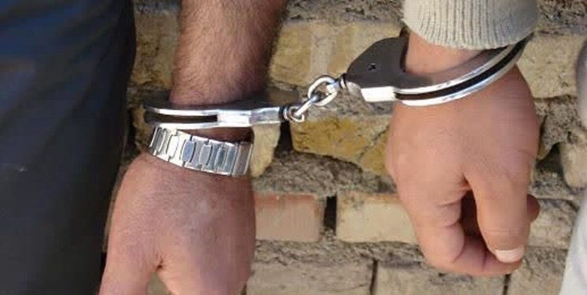 فرمانده انتظامی نیشابور از شناسایی و دستگیری ۲ متهم به سرقت ۵۰ میلیارد ریال طلا و وجوه نقد در نیشابور خبر داد