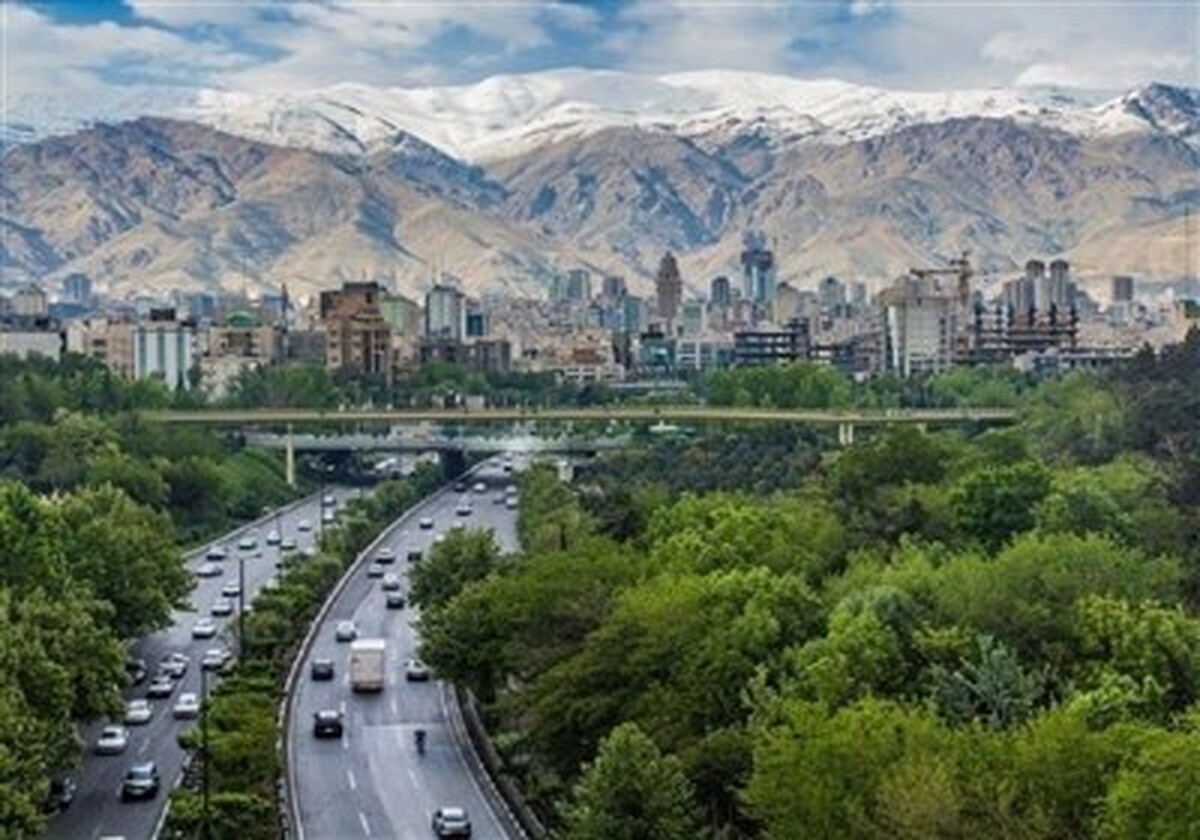 شاخص کیفیت هوای پایتخت هم‌اکنون عدد ۵۲ را نشان می‌دهد و در آستانه هوای پاک قرار دارد و شهروندان بیش از ۱۰ منطقه از تهران در حال تجربه تنفس هوای پاک هستند.