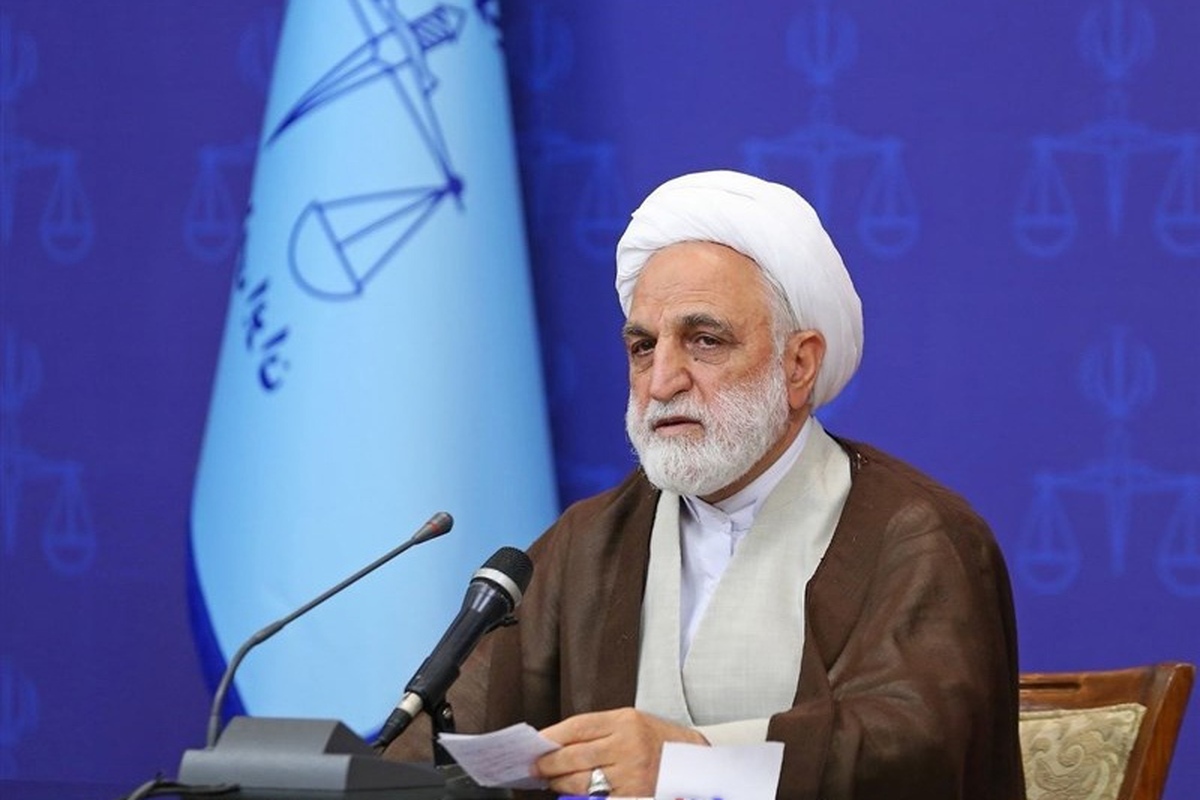 رییس قوه قضاییه گفت: باید در عمل ثابت کنیم که نظام جمهوری اسلامی با توجه به تجربیاتی که آموخته دنیا و آخرت، امنیت و سلامت و عزت و کرامت مردم را بیش از گذشته حفظ می‌کند.