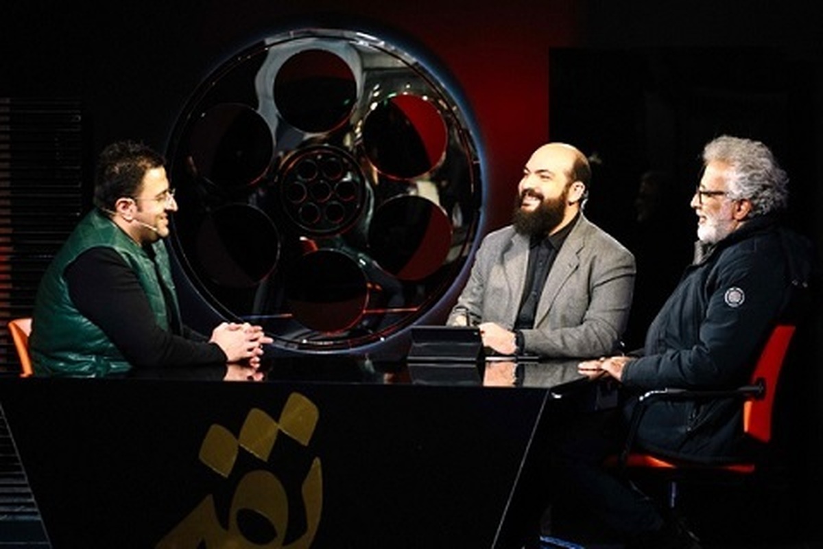 نخستین قسمت از برنامه «نقد سینما» که ۱۲ بهمن ماه از شبکه چهار پخش شد، به گفتگو با عوامل فیلم‌های سینمایی «استاد» و «شماره ۱۰» پرداخت.