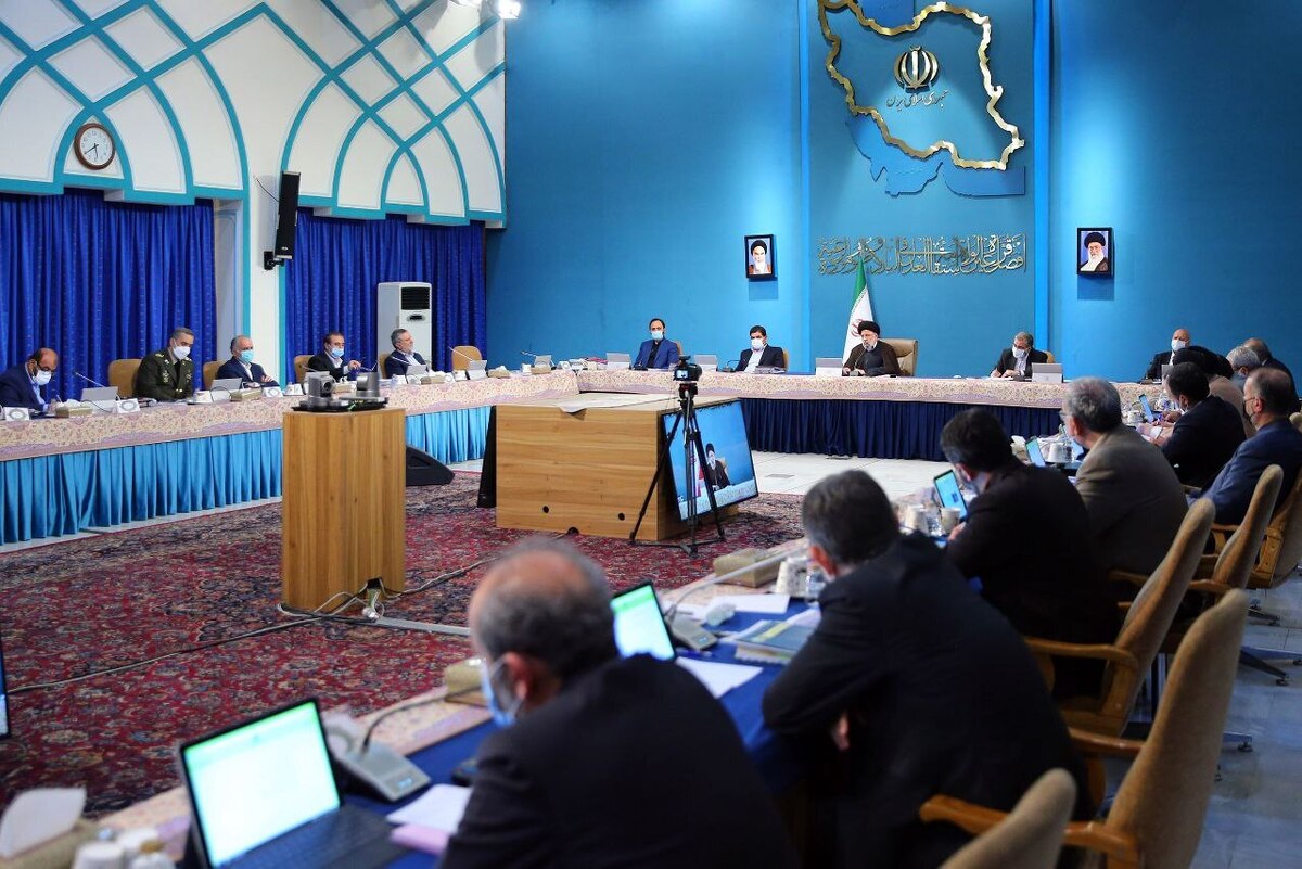 رئیس جمهور وظیفه شورای هماهنگی تبلیغات اسلامی را تذکر ایام مهم و نماد و نمودی برای گم نکردن راه توصیف و تصریح کرد: گرامیداشت مراسماتی مثل ۲۲ بهمن برای آن است که راه گم نشود و کسی نتواند راه را اشتباهی به مردم نشان دهد.