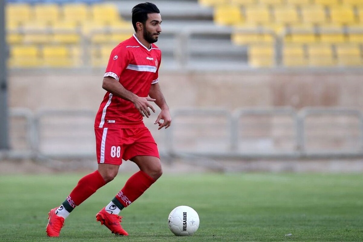 سرمربی پرسپولیس هنوز هافبک تیمش را نبخشیده است.