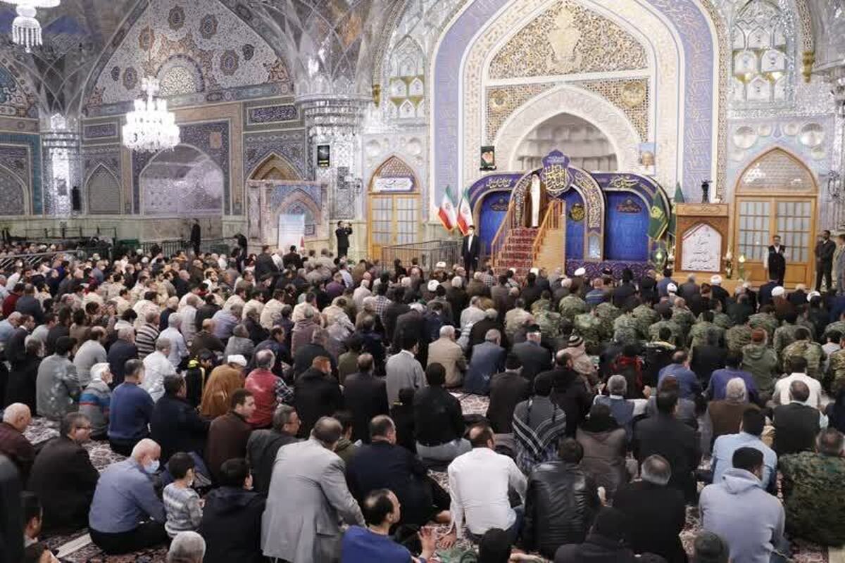 نماینده، ولی فقیه در استان خراسان رضوی گفت: فرزندان عزیز من که دوران انقلاب را ندیده‌اید، بدانید که عزت امروز اسلام و این کشور، مرهون خداباوری نسل گذشته شماست. اینجاست که باید مقاومت و مراقبت کرد که پای شما نلغزد، همکار دشمن نشوید، بایستید و خدا هم به همین میزان حمایت خواهد کرد.