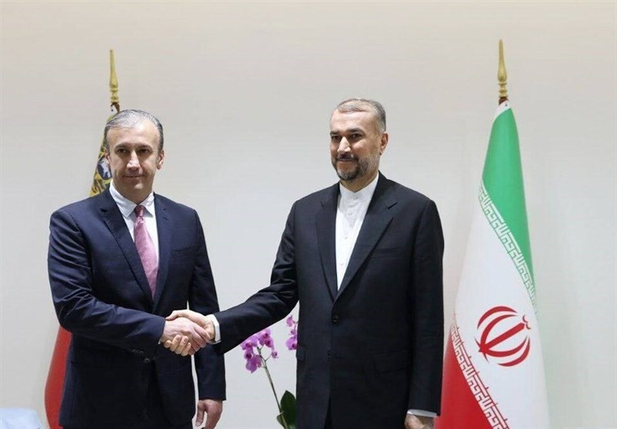 طارق العیسامی، وزیر نفت ونزوئلا در دیدار با وزیر امور خارجه کشورمان برای انتقال تجربیات ایران به ونزوئلا و همکاری نزدیک‌تر در حوزه نفت ابراز تمایل کرد.