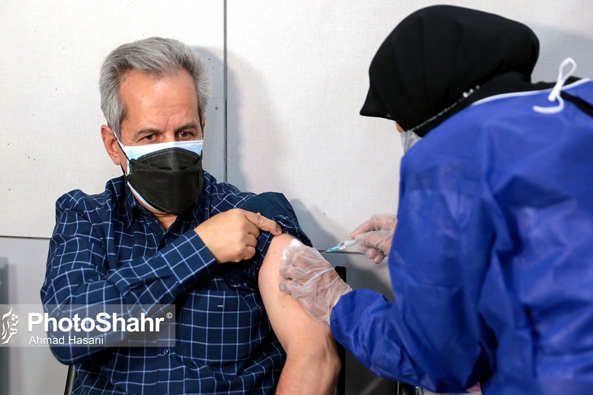 رئیس دانشگاه علوم پزشکی مشهد گفت: با واکسیناسیون به‌موقع و گسترده در مشهد و شهرستان‌های تحت نظارت این دانشگاه، خوشبختانه وارد پیک هشتم کرونا نشدیم.