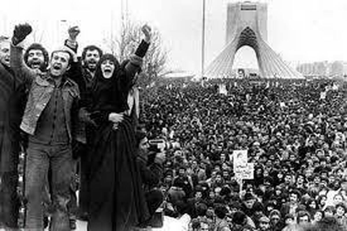 «بهمن خونین جاویدان» یکی از سرود‌های ماندگار انقلابی به ترانه‌سرایی محمدحسین همافر و آهنگسازی حمید بهبود است.