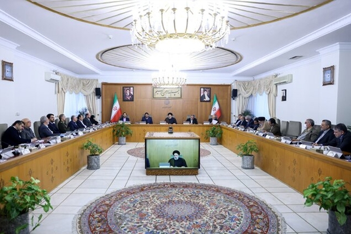 رئیس جمهور با اشاره به اهتمام مسئولان وزارت فرهنگ در برگزاری موفق جشنواره‌های فرهنگی هنری ایام دهه فجر تصریح کرد: جریان انقلابی فعال در عرصه‌های فرهنگی و هنری، تلاش کرده‌اند جلوه‌ای از هنر انقلابی را به نمایش بگذارند که این تلاش‌ها ستودنی است.