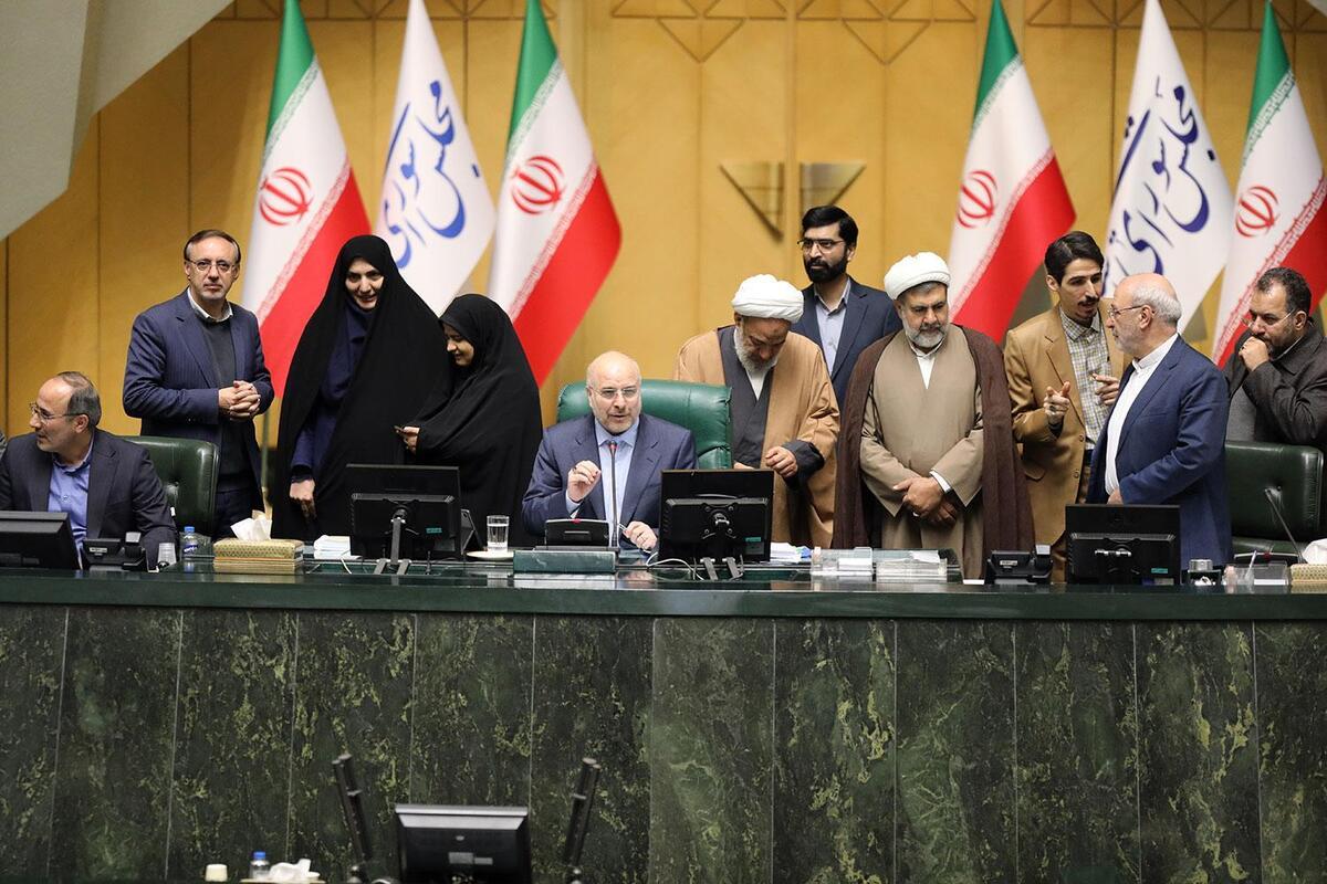 رئیس مجلس در پاسخ به نماینده خمینی‌شهر که درخواست فراهم آمدن شرایط شفافیت آراء نمایندگان برای داوطلبان آن را داشت، گفت: حوزه نرم‌افزاری مجلس آمادگی اعلام شفاف آراء نمایندگان را دارد و صرفاً داوطلبان باید نامه مکتوب درخواست خود را برای شفاف‌سازی همه آراء ارائه کنند.