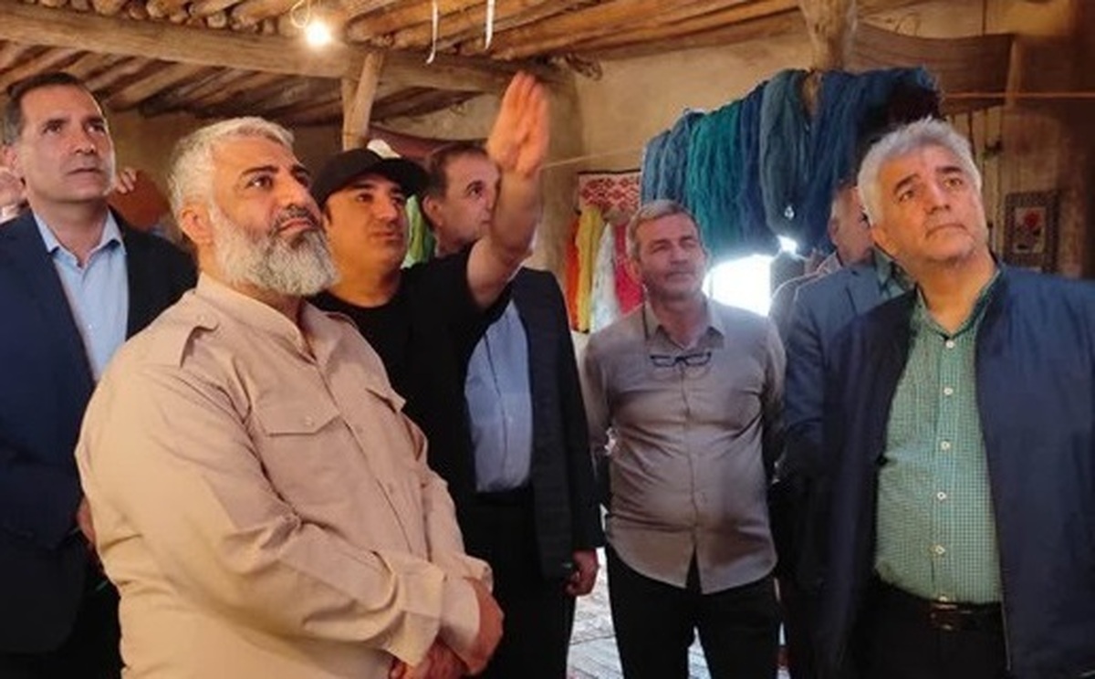 پوستر فیلم سینمایی «اتاقک گلی» به کارگردانی محمد عسگری و تهیه‌کنندگی داود صبوری با طراحی راهله لطفی رونمایی شد.