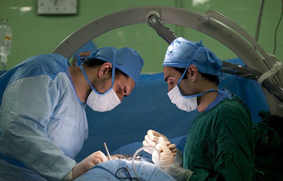 رییس بخش طب مادر و جنین دانشگاه علوم پزشکی مشهد گفت: نخستین عمل حذف جنین دارای اختلال در بارداری دوقلوهای همسان با استفاده از دستگاه مایکروویوابلیشن بند ناف در مشهد با موفقیت انجام شد.