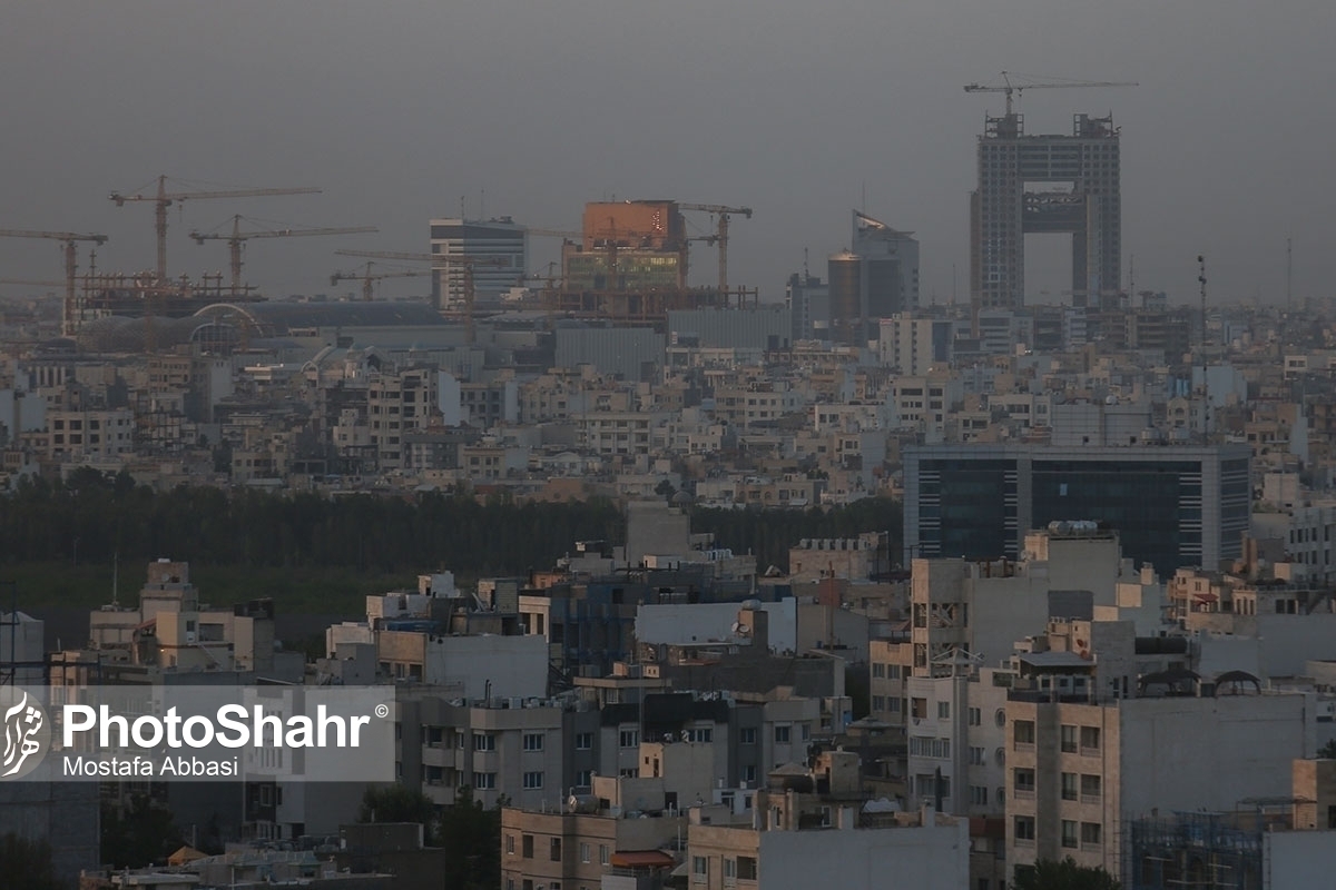 مدیر کل حفاظت محیط زیست خراسان رضوی گفت: در پی افزایش حجم آلاینده‌ها در هوای تنفسی، کیفیت هوای کلانشهر مشهد در روز هجدهم بهمن ماه برای دومین روز پیاپی در شرایط ناسالم و وضعیت هشدار قرار گرفت.