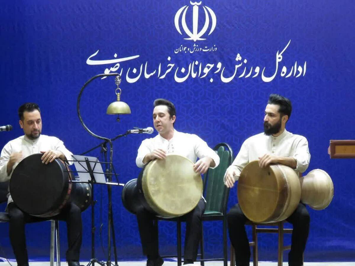 مراسم تقدیر از پهلوانان زورخانه‌ای خراسان رضوی در سالن همایش‌های اداره کل ورزش و جوانان خراسان رضوی برگزار شد.
