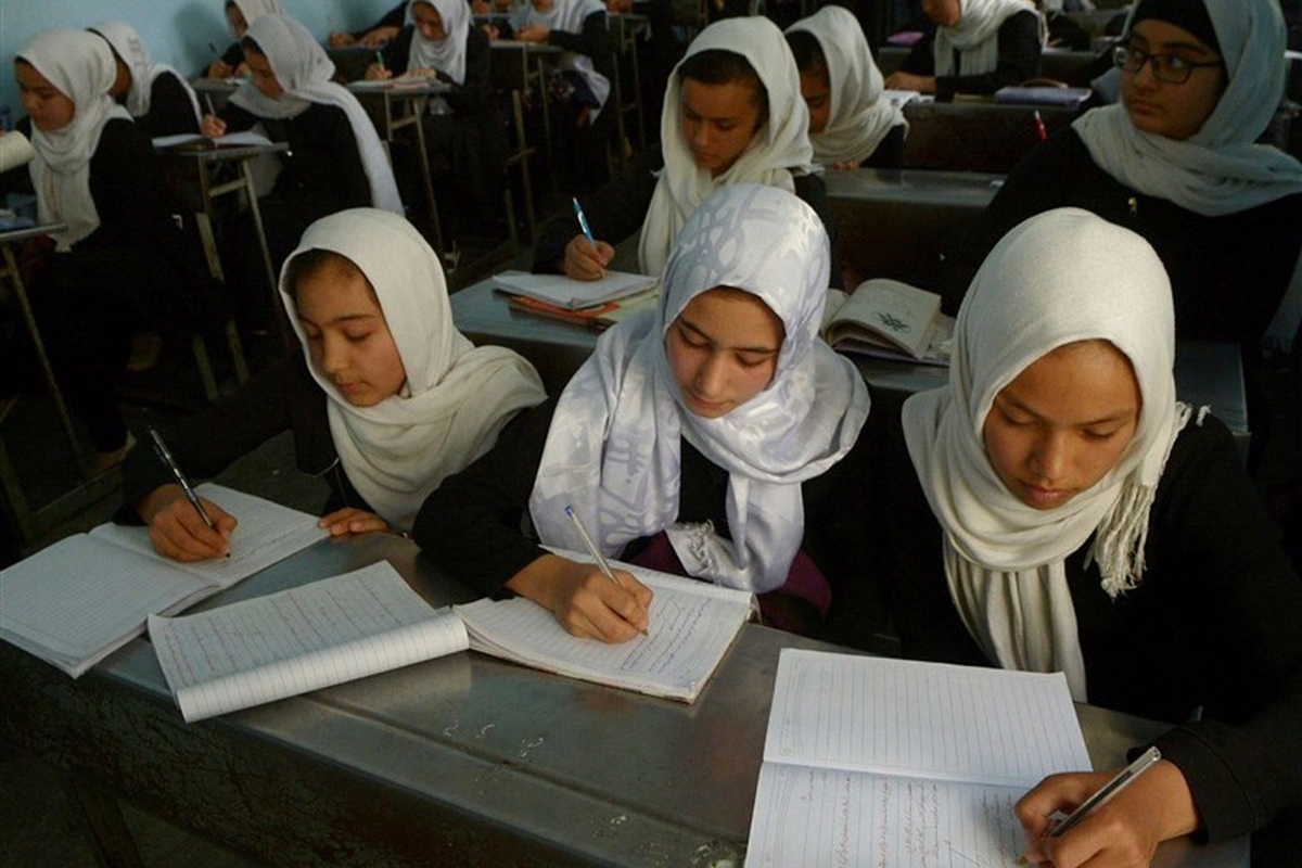 بیش از ۵۰۴ روز است که دختران از حق آموزش محروم شده‌اند.